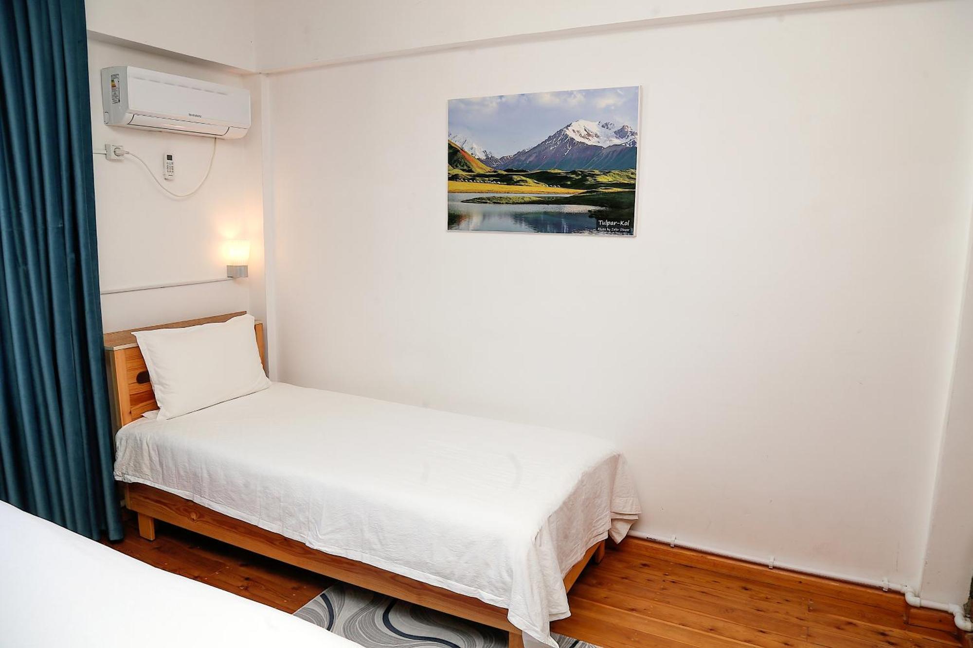 Hotel Good Night Jalal-Abad Exteriör bild