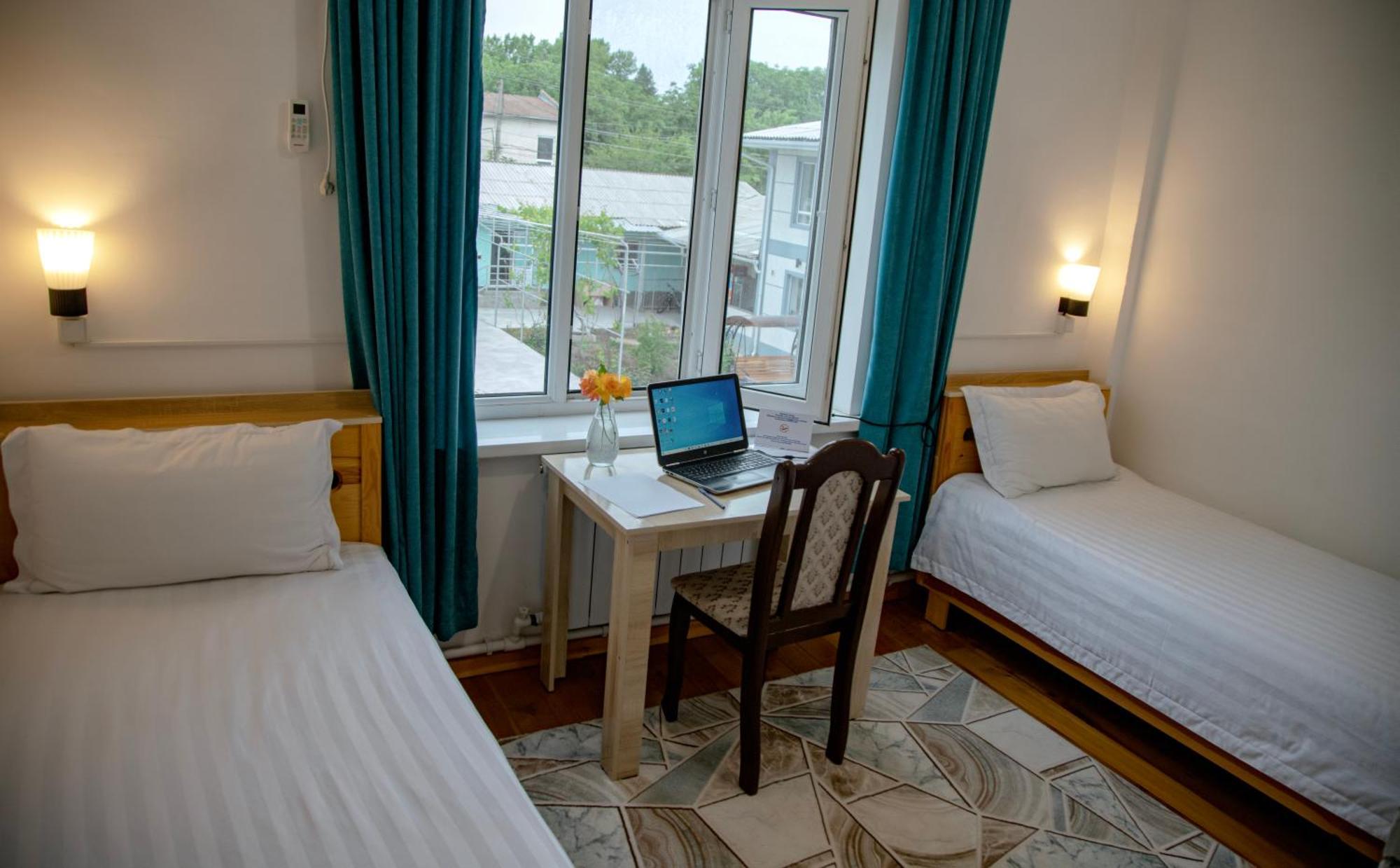 Hotel Good Night Jalal-Abad Exteriör bild