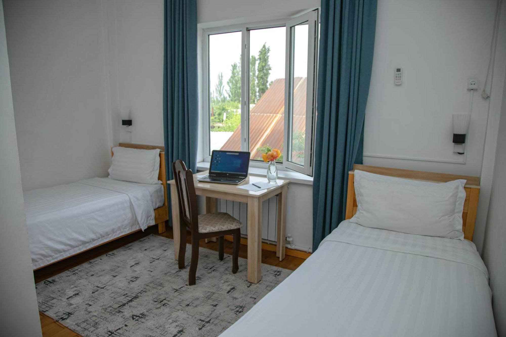 Hotel Good Night Jalal-Abad Exteriör bild