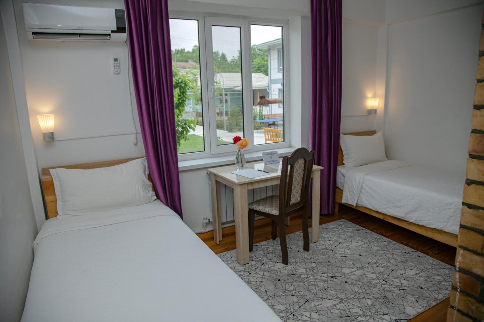 Hotel Good Night Jalal-Abad Exteriör bild