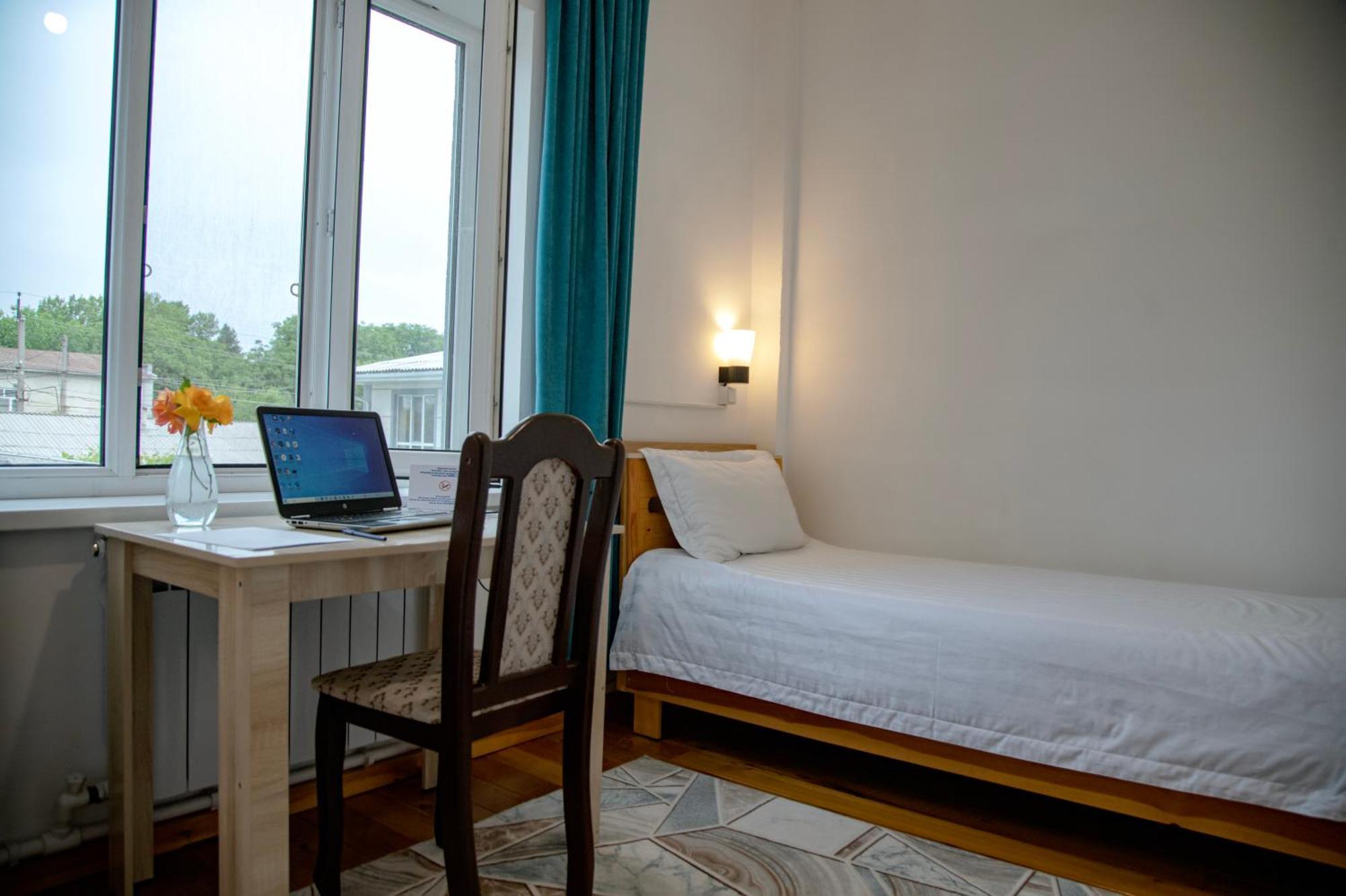 Hotel Good Night Jalal-Abad Exteriör bild